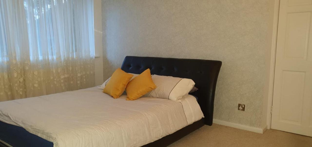 2 Bed Semi-Detached House Villa Poole Buitenkant foto