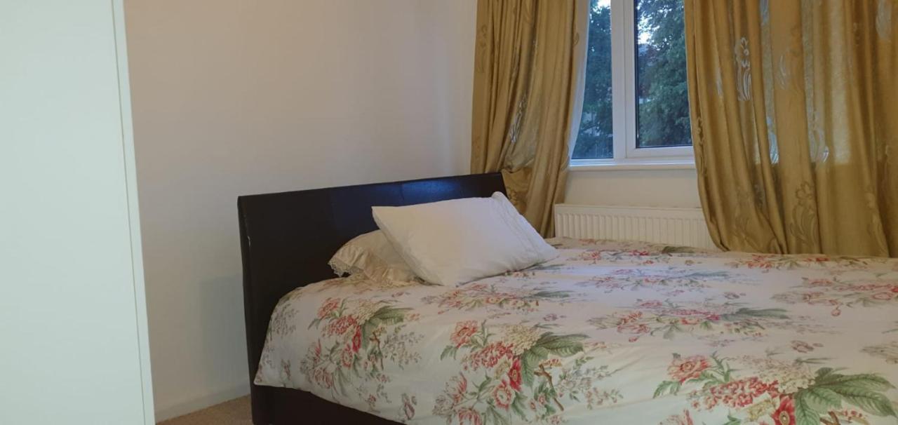 2 Bed Semi-Detached House Villa Poole Buitenkant foto